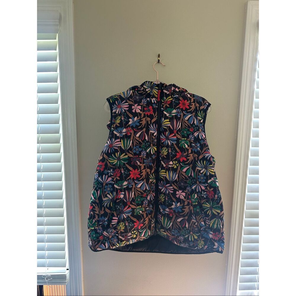 EUC Boden Floral Quilted Reversible Vest in Black with Multicolor Floral Print